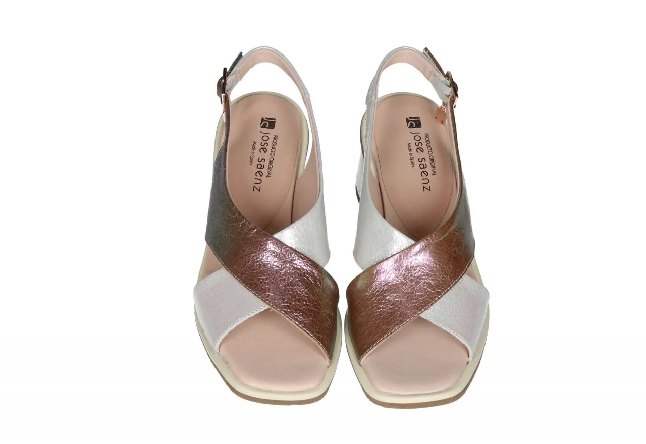 Sandalia Charol Hielo/cuero Metalizado Tiras Cruzadas