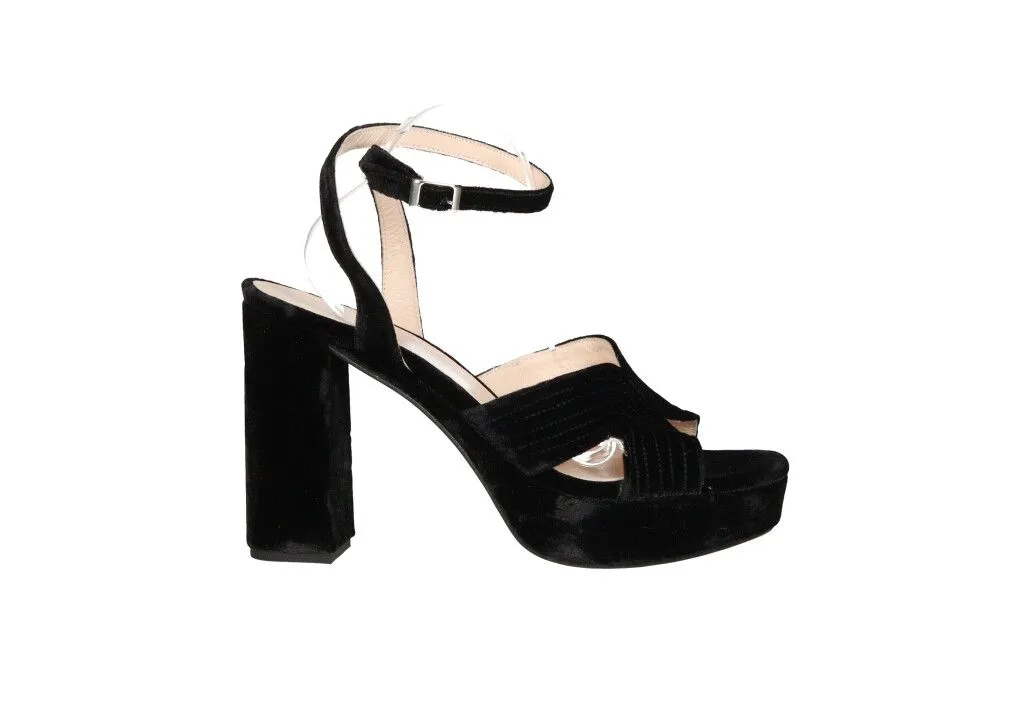 Sandalia Terciopelo Negro Con Pulsera Tacon Alto y Plataforma